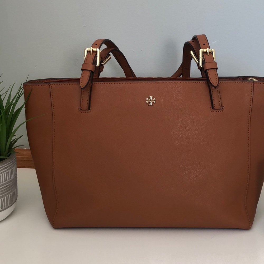 Tory Burch brown leather purse!